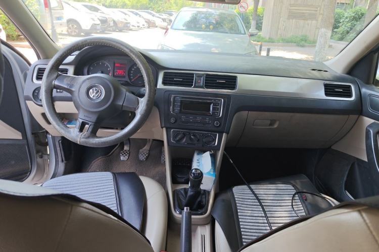 Used Volkswagen Santana 2013 1.6L Manual Comfort Edition Center Console