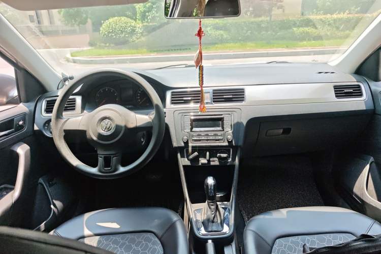 Used Volkswagen Santana 2013 1.6L Automatic Comfort Edition Center Console