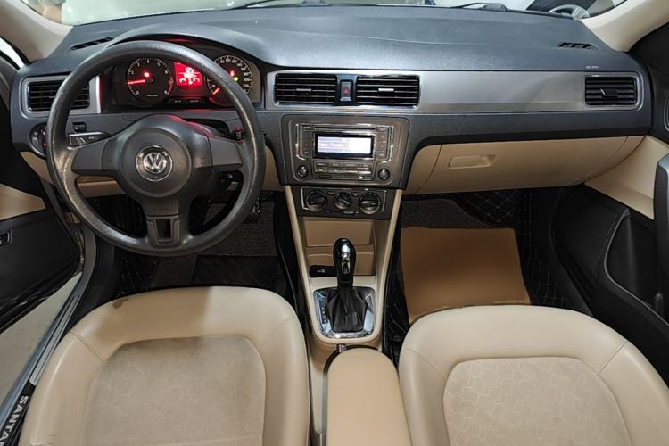 Used Volkswagen Santana 2013 1.6L Automatic Comfort Edition Center Console