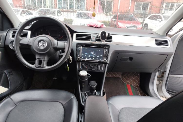 Used Volkswagen Santana 2013 1.4L Manual Comfort Edition Center Console