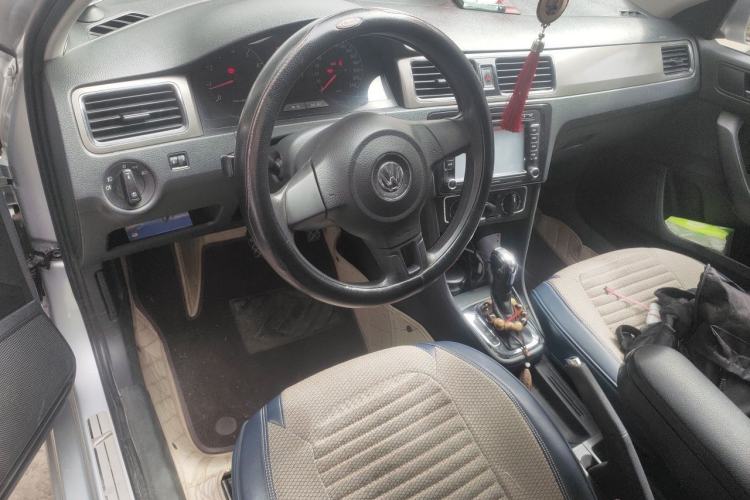 Used Volkswagen Santana 2013 1.6L Automatic Comfort Edition Center Console