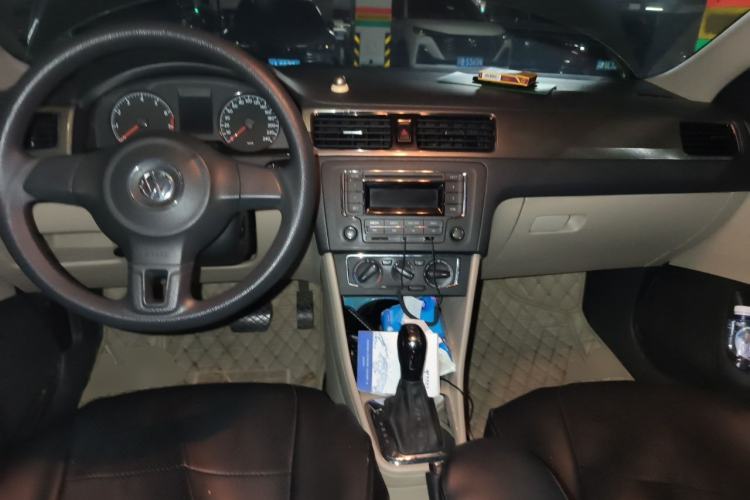Used Volkswagen Santana 2013 1.6L Automatic Comfort Edition Center Console
