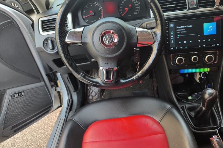 Used Volkswagen Santana 2013 1.4L Manual Comfort Edition Center Console