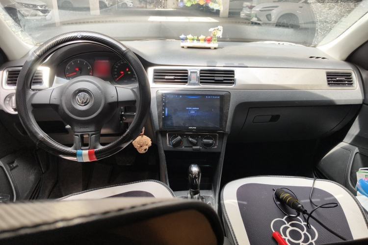 Used Volkswagen Santana 2013 1.6L Automatic Comfort Edition Center Console