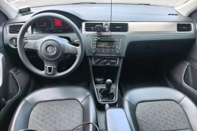 Used Volkswagen Santana 2013 1.6L Manual Comfort Edition Center Console