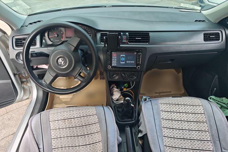 Used Volkswagen Santana 2013 1.6L Manual Fashion Edition Center Console