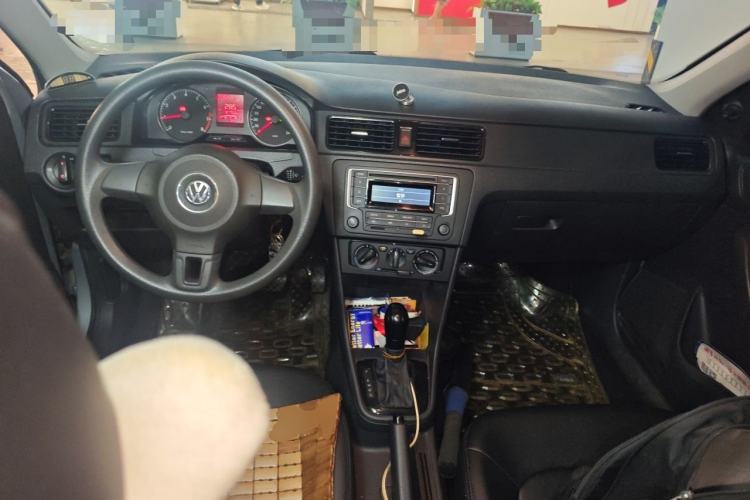 Used Volkswagen Santana 2013 1.6L Automatic Fashion Edition Center Console
