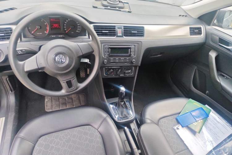 Used Volkswagen Santana 2013 1.6L Automatic Comfort Edition Center Console