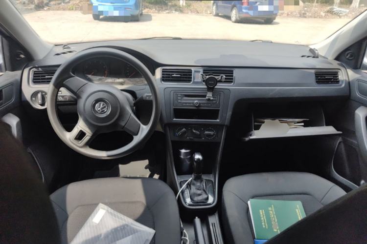 Used Volkswagen Santana 2013 1.6L Automatic Fashion Edition Center Console