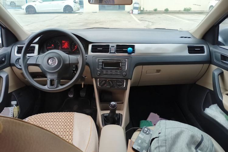 Used Volkswagen Santana 2013 1.6L Manual Comfort Edition Center Console