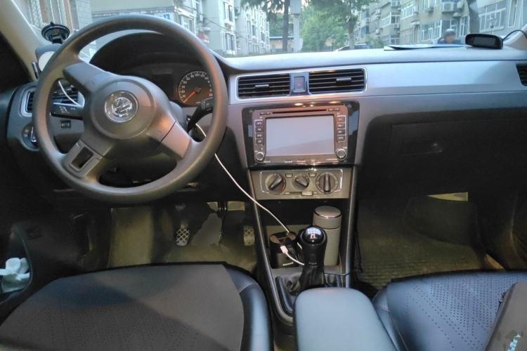 Used Volkswagen Santana 2013 1.6L Manual Comfort Edition Center Console