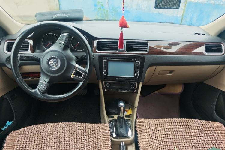 Used Volkswagen Santana 2013 1.6L Automatic Comfort Edition Center Console