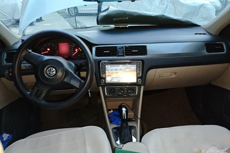 Used Volkswagen Santana 2013 1.6L Automatic Comfort Edition Center Console