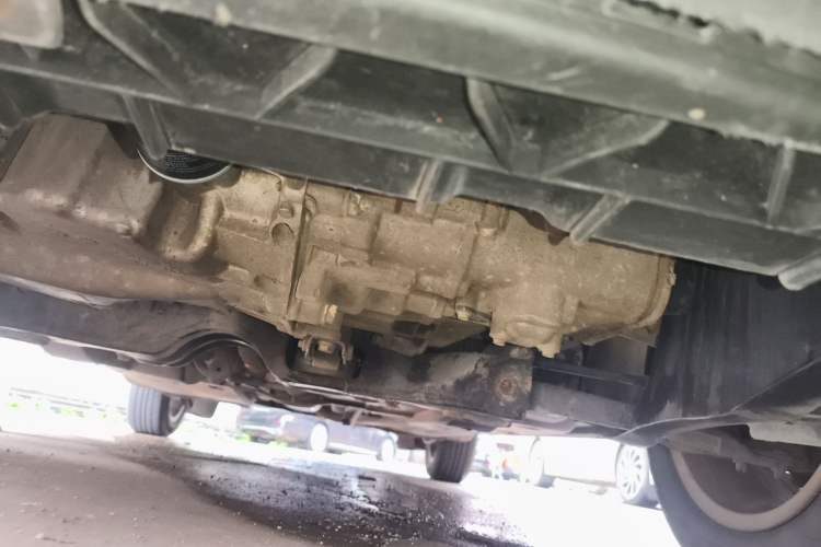Used Volkswagen Santana 2013 1.6L Manual Luxury Edition Chassis Front