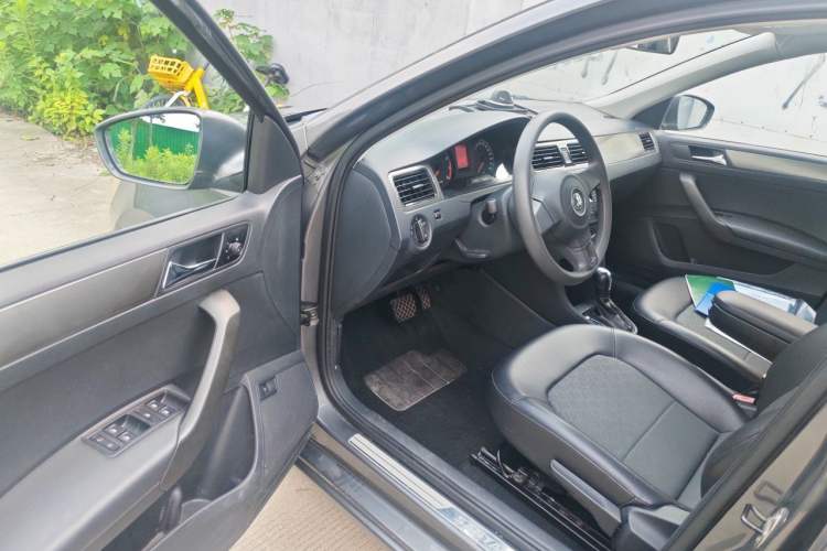 Used Volkswagen Santana 2013 1.6L Automatic Comfort Edition Driver Seat