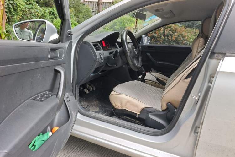 Used Volkswagen Santana 2013 1.6L Manual Fashion Edition Driver Seat