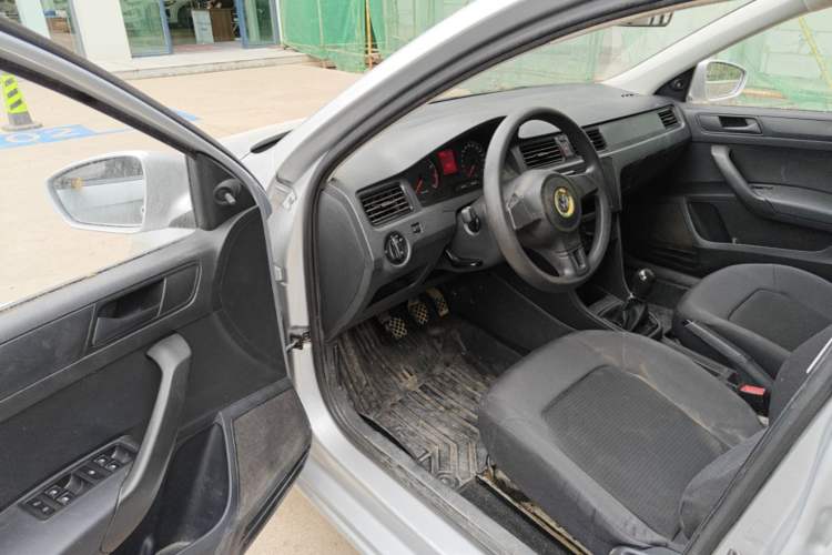 Used Volkswagen Santana 2013 1.6L Manual Fashion Edition Driver Seat