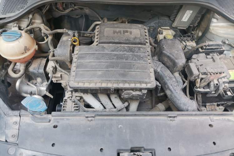 Used Volkswagen Santana 2013 1.6L Automatic Comfort Edition Engine Bay
