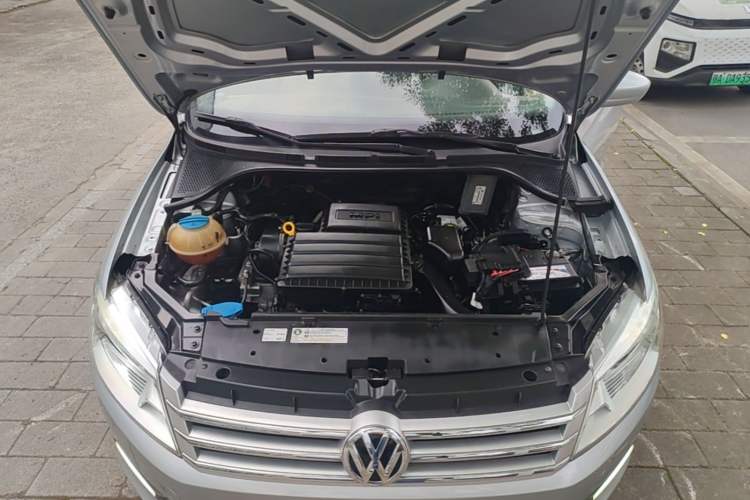 Used Volkswagen Santana 2013 1.6L Automatic Comfort Edition Engine Bay