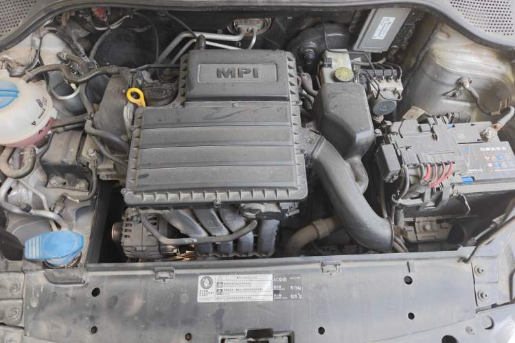 Used Volkswagen Santana 2013 1.6L Manual Comfort Edition Engine Bay