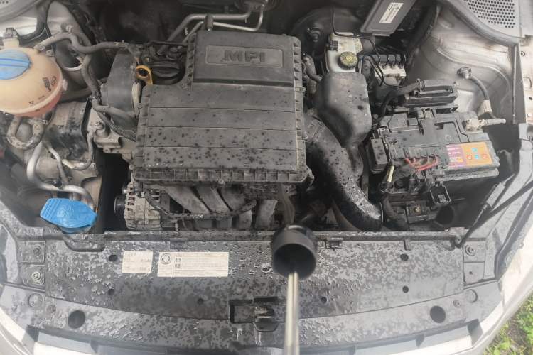 Used Volkswagen Santana 2013 1.6L Automatic Fashion Edition Engine Bay