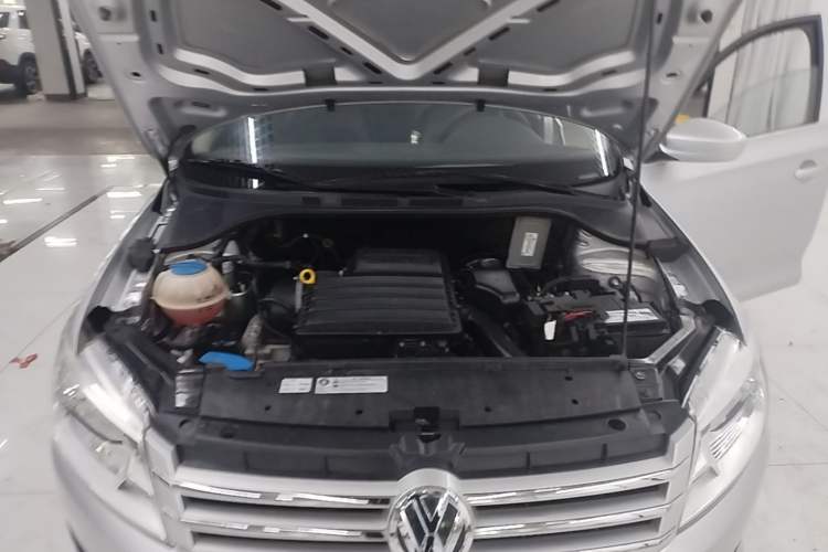Used Volkswagen Santana 2013 1.6L Automatic Comfort Edition Engine Bay
