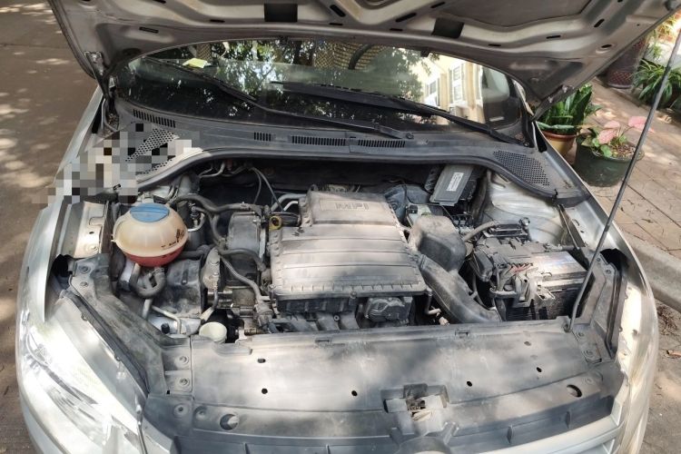 Used Volkswagen Santana 2013 1.6L Automatic Fashion Edition Engine Bay