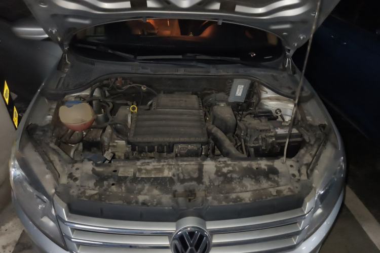 Used Volkswagen Santana 2013 1.6L Automatic Comfort Edition Engine Bay
