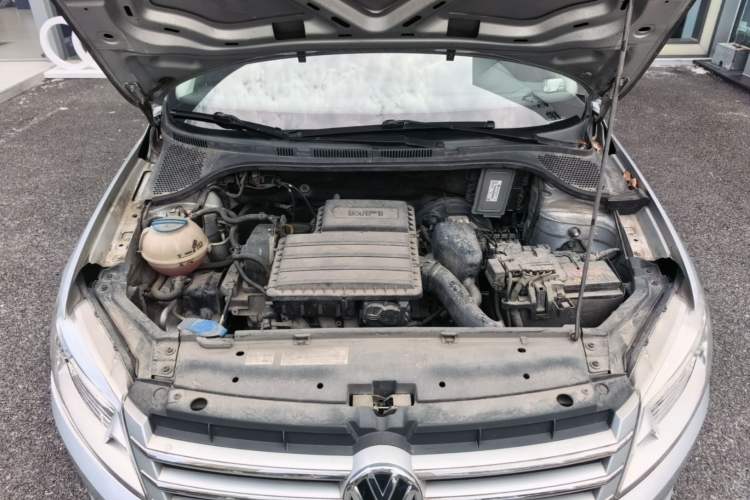 Used Volkswagen Santana 2013 1.6L Manual Comfort Edition Engine Bay