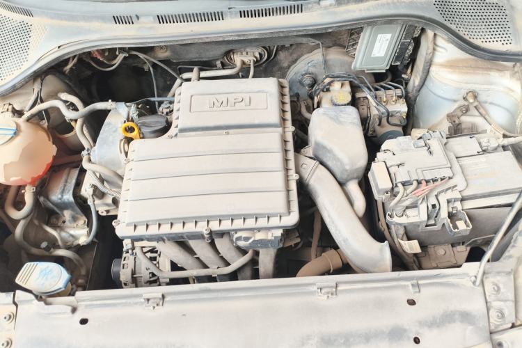 Used Volkswagen Santana 2013 1.6L Manual Luxury Edition Engine Bay