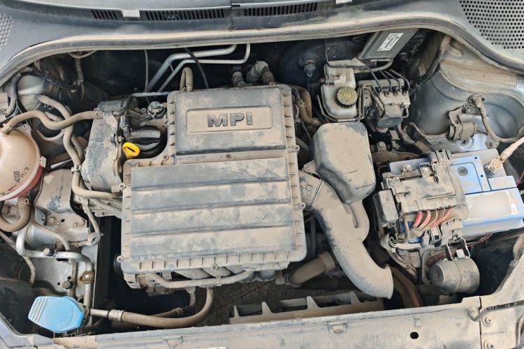 Used Volkswagen Santana 2013 1.6L Manual Fashion Edition Engine Bay