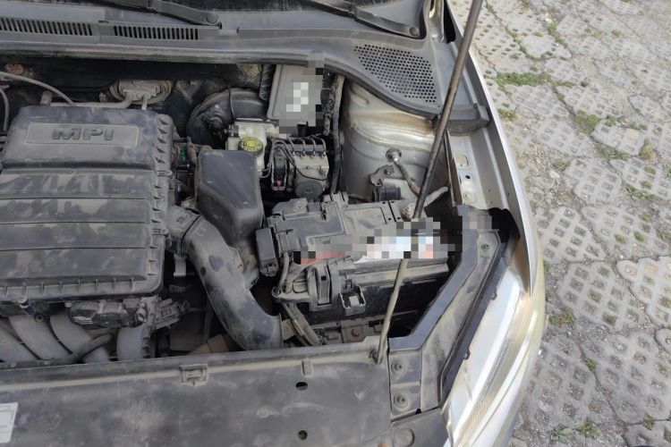 Used Volkswagen Santana 2013 1.6L Manual Comfort Edition Engine Bay Left