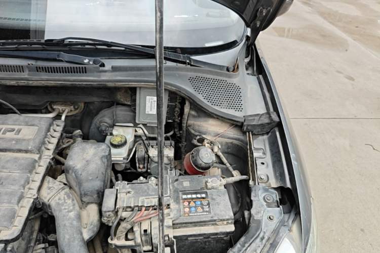 Used Volkswagen Santana 2013 1.4L Manual Fashion Edition Engine Bay Left