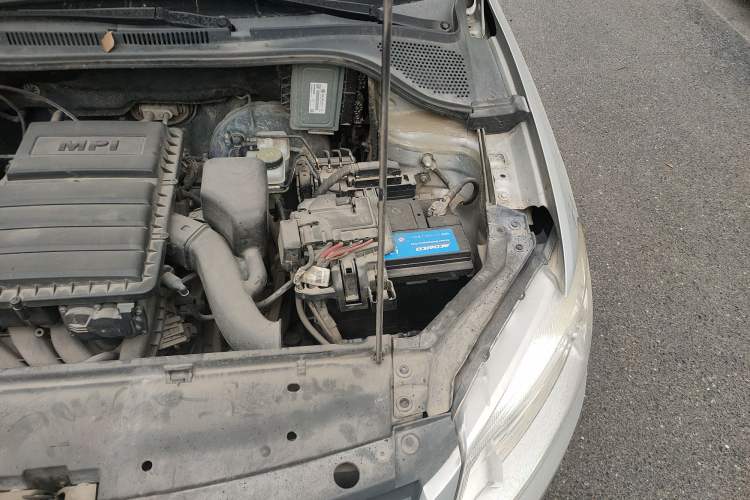 Used Volkswagen Santana 2013 1.6L Automatic Comfort Edition Engine Bay Left