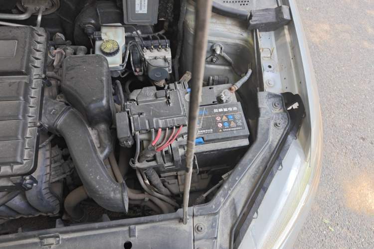 Used Volkswagen Santana 2013 1.6L Manual Comfort Edition Engine Bay Left