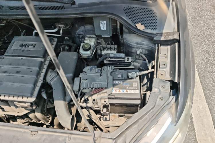 Used Volkswagen Santana 2013 1.6L Automatic Comfort Edition Engine Bay Left