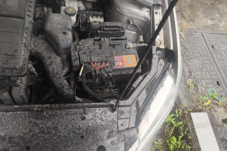 Used Volkswagen Santana 2013 1.6L Automatic Fashion Edition Engine Bay Left