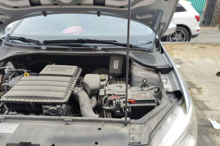 Used Volkswagen Santana 2013 1.4L Manual Comfort Edition Engine Bay Left