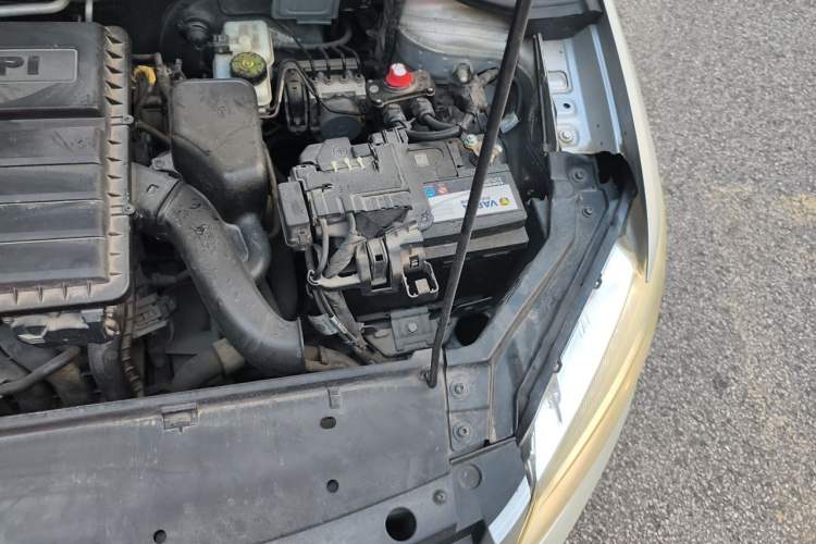 Used Volkswagen Santana 2013 1.4L Manual Comfort Edition Engine Bay Left