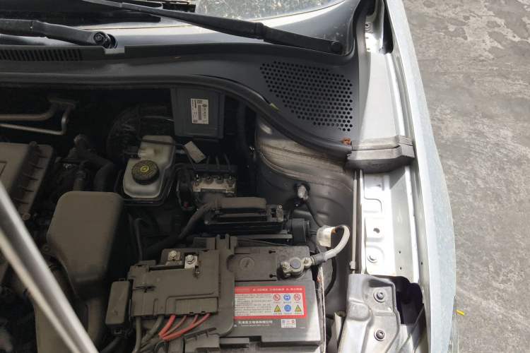 Used Volkswagen Santana 2013 1.6L Automatic Comfort Edition Engine Bay Left