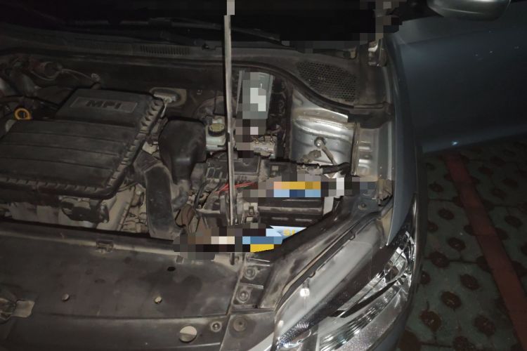 Used Volkswagen Santana 2013 1.6L Manual Fashion Edition Engine Bay Left