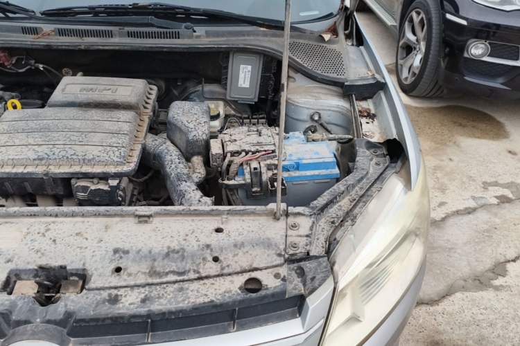 Used Volkswagen Santana 2013 1.6L Manual Comfort Edition Engine Bay Left