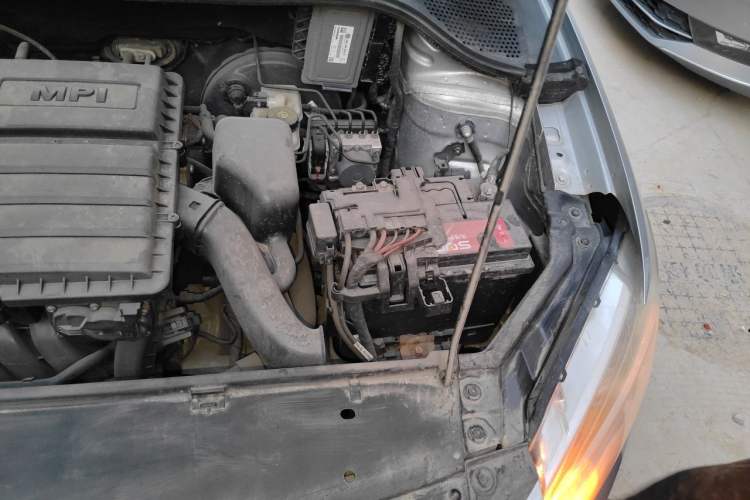 Used Volkswagen Santana 2013 1.6L Manual Comfort Edition Engine Bay Left