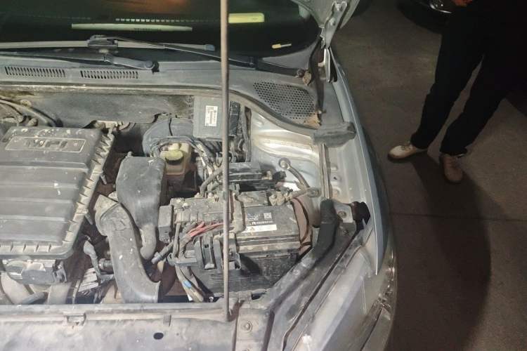 Used Volkswagen Santana 2013 1.6L Automatic Luxury Edition Engine Bay Left