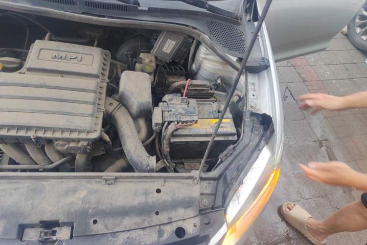 Used Volkswagen Santana 2013 1.6L Automatic Fashion Edition Engine Bay Left
