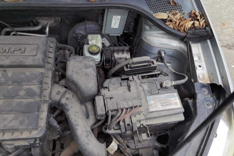 Used Volkswagen Santana 2013 1.6L Automatic Fashion Edition Engine Bay Left