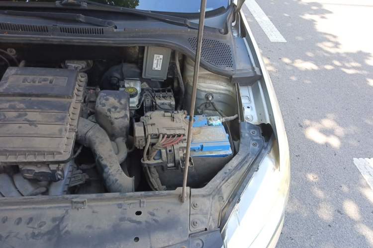Used Volkswagen Santana 2013 1.6L Manual Comfort Edition Engine Bay Left