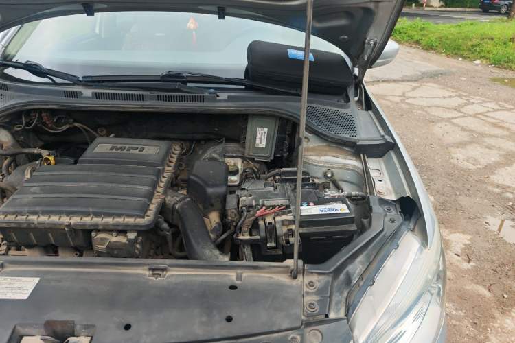 Used Volkswagen Santana 2013 1.6L Automatic Comfort Edition Engine Bay Left