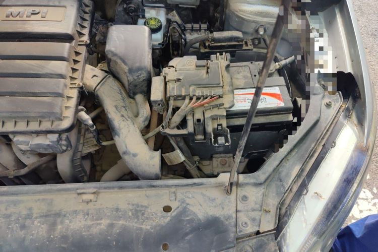 Used Volkswagen Santana 2013 1.6L Automatic Fashion Edition Engine Bay Left