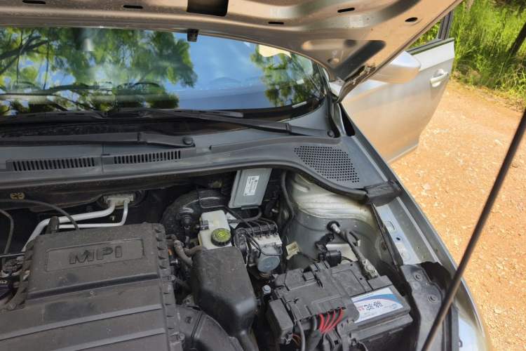 Used Volkswagen Santana 2013 1.4L Manual Comfort Edition Engine Bay Left
